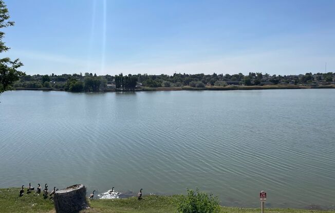 2BR 1BA Duplex On Lake!!