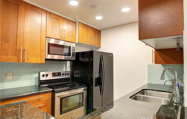 1 bed, 1 bath, 710 sqft, $2,900, Unit M2076