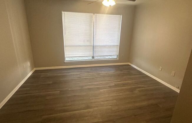 1 bed, 1 bath, 700 sqft, $700