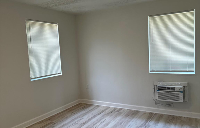 3 beds, 1 bath, $2,187, Unit # 301