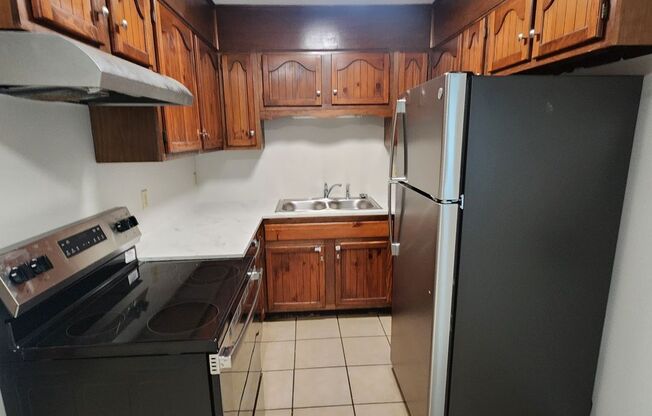 2 beds, 1.5 baths, $1,095