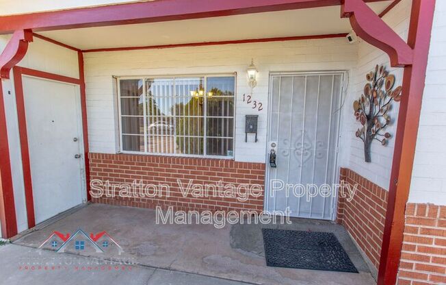 1232 E CLARENDON AVE