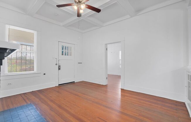 Downtown Rental walking distance to coffee shop, gym and brewery.