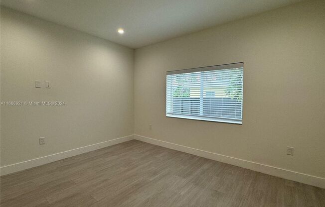 3 beds, 2 baths, 1,000 sqft, $3,600, Unit 1786 SW 9th St apt2 (A11688921)