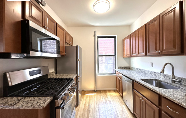 505 W 122 ST