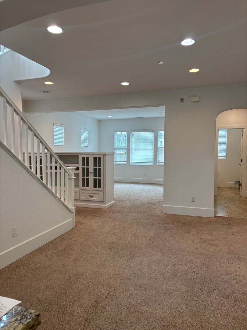 Pet Friendly 4 bed 3.5 bath home *AVAILABLE NOW*
