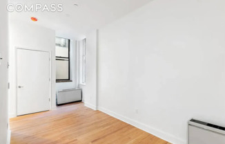 281 GRAND ST