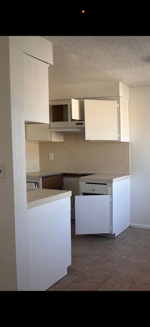 1 bed, 1 bath, $1,750, Unit 114