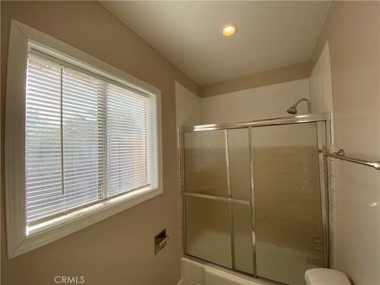 1034 W 15 ST