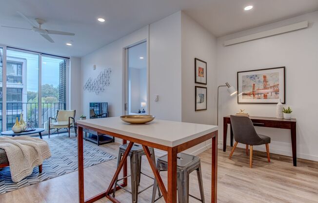 1 bed, 1 bath, 661 sqft, $1,695, Unit 307