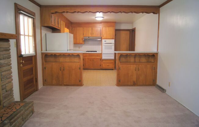 3 beds, 2 baths, $2,095, Unit # 100