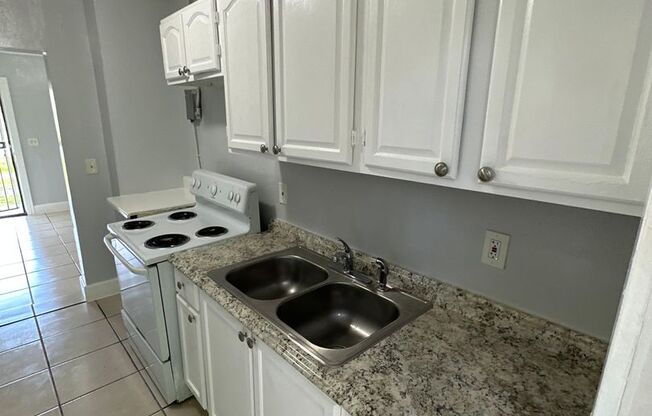 2540/2542 Moncrief Rd