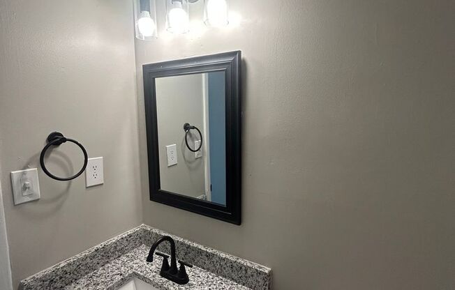 2 beds, 1.5 baths, 1,100 sqft, $1,099, Unit 722-B