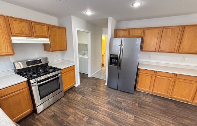 Beautiful 4Bed/3Bath/2Car residence located in Summerlin near Town Center Drive