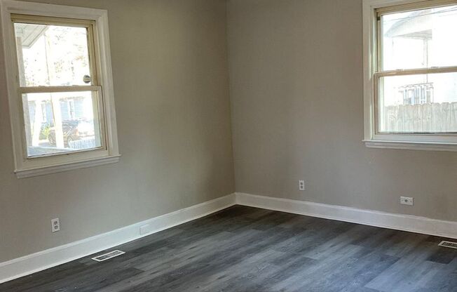 4 Bedroom  Home in Gastonia - Hardwood Floors, Spacious Rooms!!!