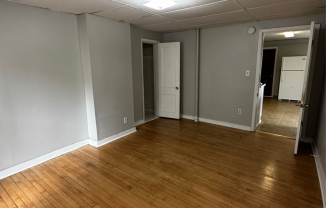 2 beds, 1 bath, $1,100