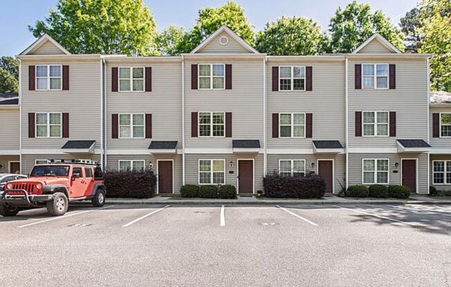 Great West Raleigh location convenient to NC State University, Downtown Raleigh, shopping, dining, and major roadways!