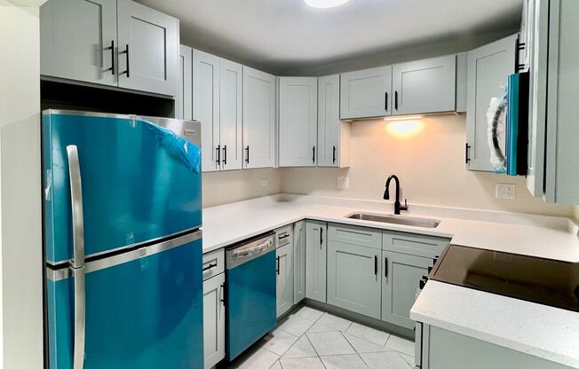 NEWLY Remodeled Forest Park 2 Bed / 1 Bath Condo! Parking INCLUDED In Rent!