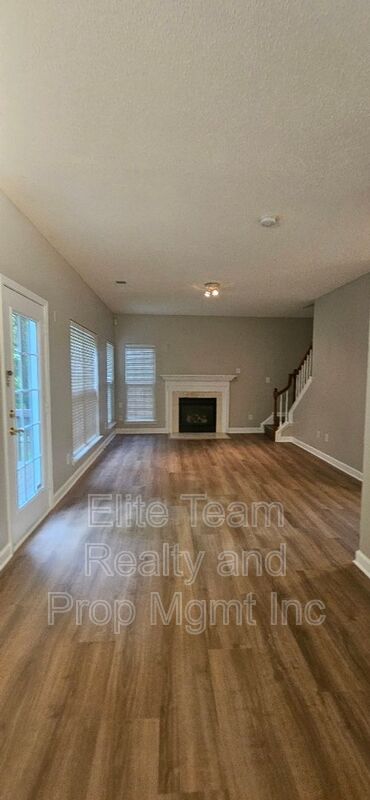 12217 WESTBURY GLN CT