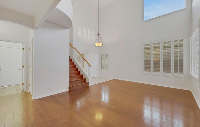 Beautiful 4 bedroom, 3 bath home in Countryside by Desert Bloom Park!