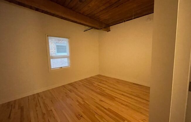 1 bed, 1 bath, 465 sqft, $1,250, Unit Apt 204