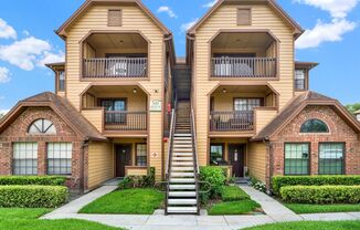 1/1 Condo in Gated Lakefront Community of Altamonte Springs!