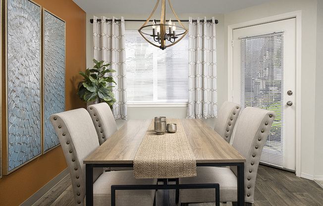 Creekside Apartments - Dining Room