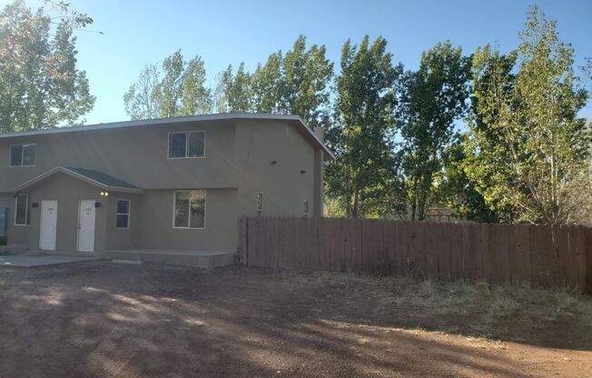 Pet-Friendly Three Bedroom Duplex in Hildale with HUGE yard.