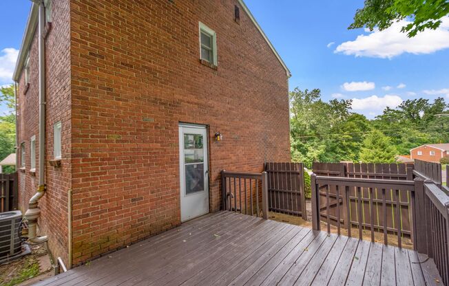 AVAILABLE AUGUST 1ST!! Gorgeous 3 BEDROOM IN PENN HILLS!