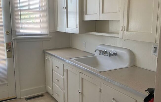 1 bed, 1 bath, $950, Unit PM 195-3 - Apt. 3