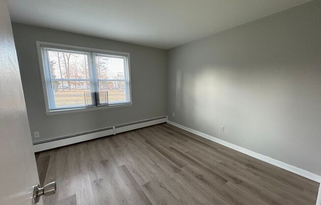 2 beds, 1 bath, 750 sqft, $1,495, Unit 102B