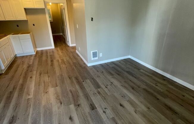 1 bed, 1 bath, 415 sqft, $1,395, Unit 32