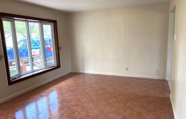 Adorable 2 Bedroom 1 Bath In Florissant!