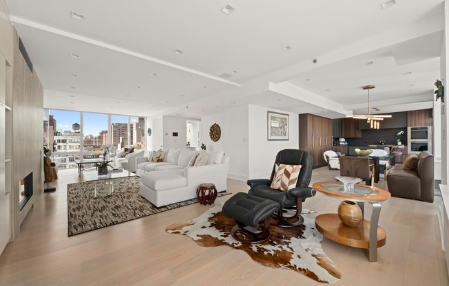 151 W 17 ST