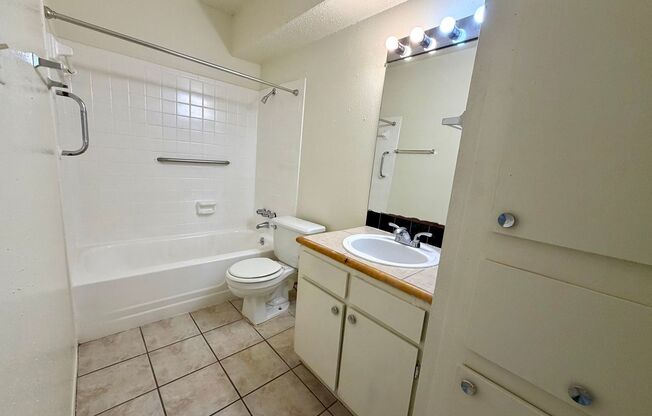 1 bed, 1 bath, 700 sqft, $999, Unit LAW9-306