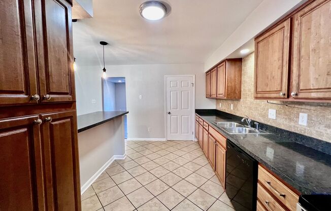 Gorgeous townhouse in the heart of Virginia Beach