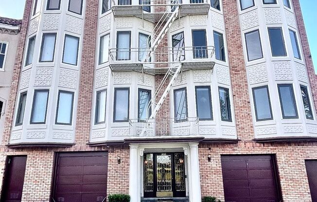 Beautiful 1 Bedroom located in one of San Francisco's most desirable neighborhoods!