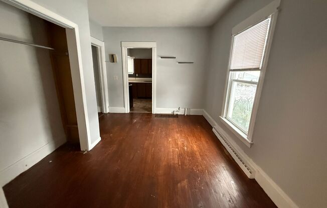 3 beds, 1 bath, $1,200