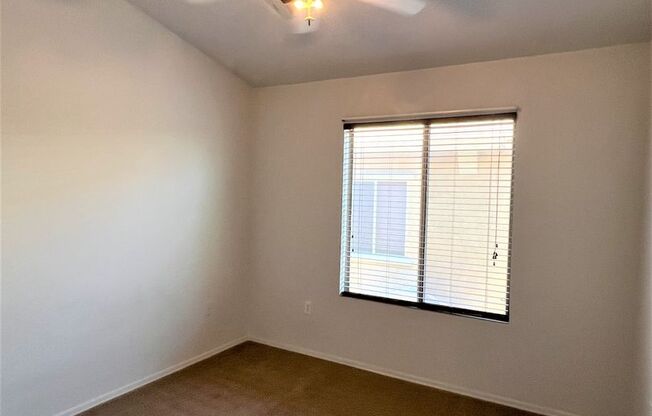 3 beds, 2.5 baths, $1,985, Unit UNIT 1045
