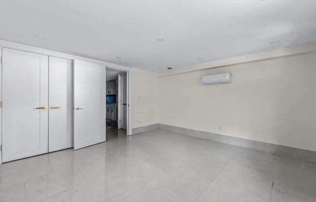 119 E 29 ST