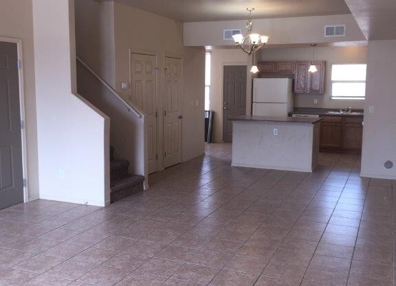 3 beds, 2 baths, $1,525