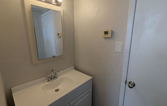 1 bed, 1 bath, 479 sqft, $725, Unit Whispering Hills 202