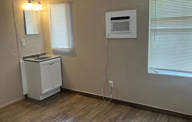 1 bed, 1 bath, $1,095