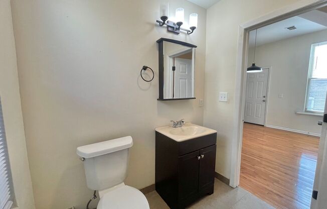 2 beds, 1 bath, 1,200 sqft, $1,800, Unit Unit 3R