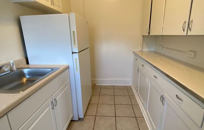 2 beds, 1 bath, 1,050 sqft, $2,025, Unit 806