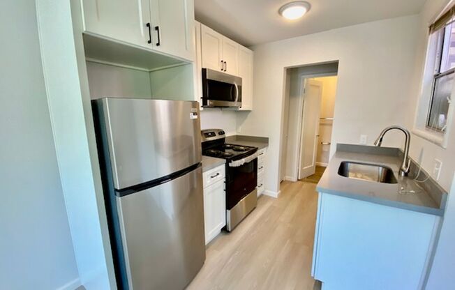 1033 - 1035 Taylor Ave