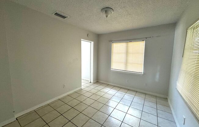 3 beds, 1.5 baths, 828 sqft, $2,050, Unit 4725 34th St W