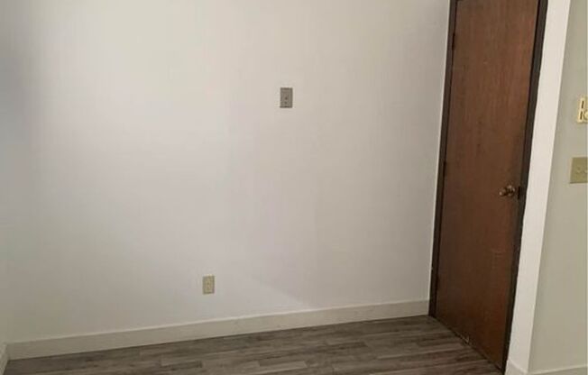 2 beds, 1 bath, $825, Unit 3