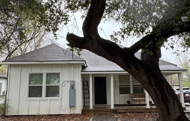 August Move-In! Charming 2/1 house near Downtown Bryan!