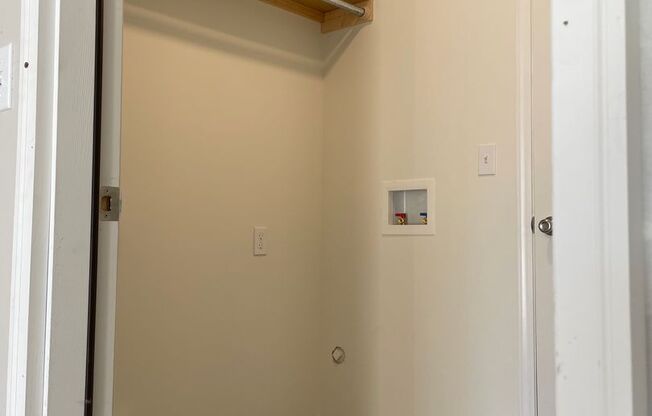 3 Bedroom 2 bath Duplex with Garage Near WSU
